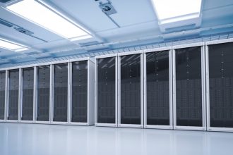 Surchauffe des composants : comment agit une armoire de climatisation ?